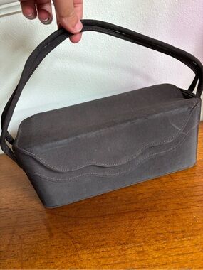 Vintage 1960s box purse with scalloped detail